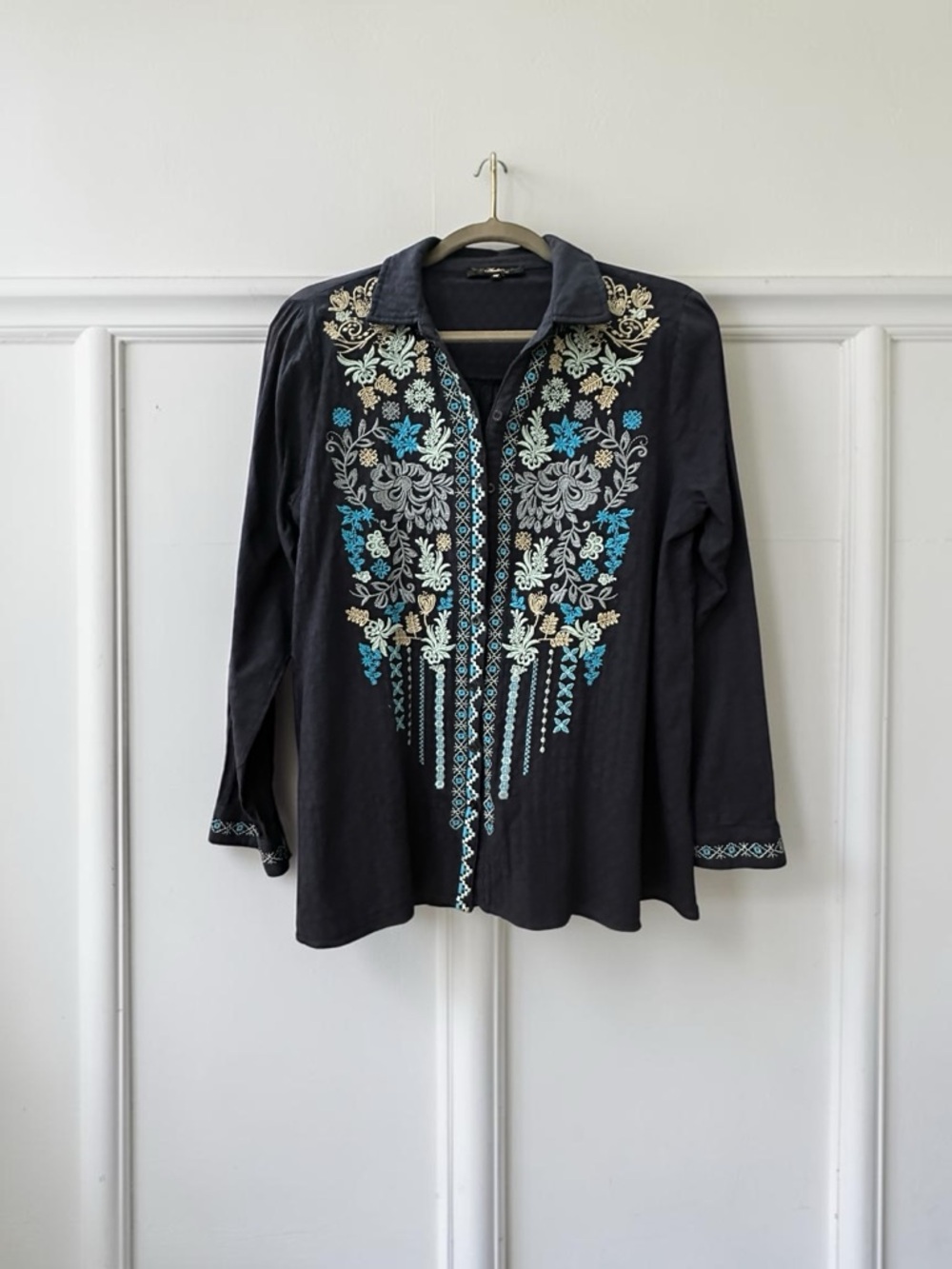 Andree Embroidered Button Down Shirt. Cotton. Blue. Size: Medium